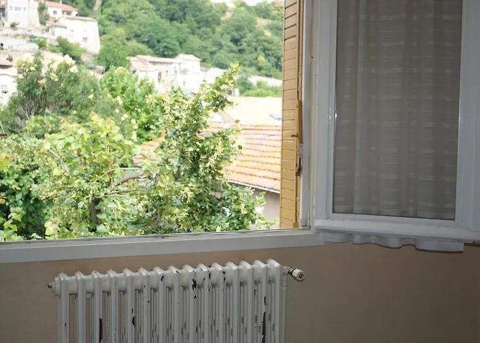 Le Logis Hotel Charmes-sur-Rhone
