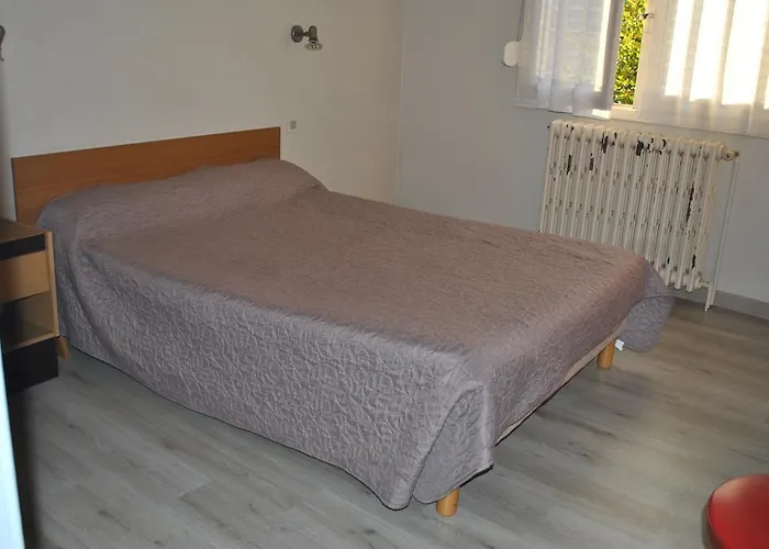 Le Logis Hotel Charmes-sur-Rhone