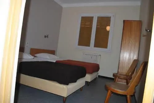 Hotel Le Logis Charmes-sur-Rhone