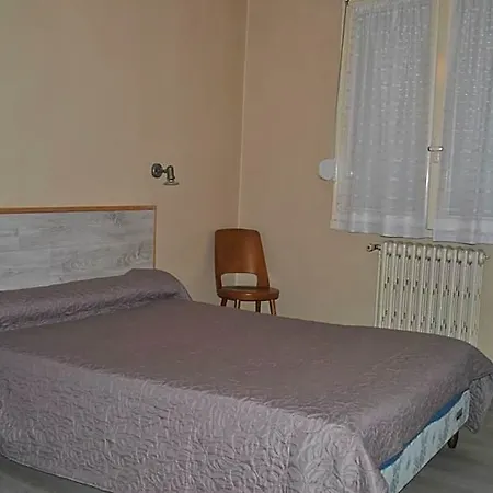 Le Logis Hotel Charmes-sur-Rhone