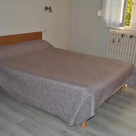 Le Logis Hotel Charmes-sur-Rhone